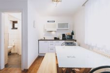 Esszimmer in der Ferienwohnung Areit Apartments by we rent. 